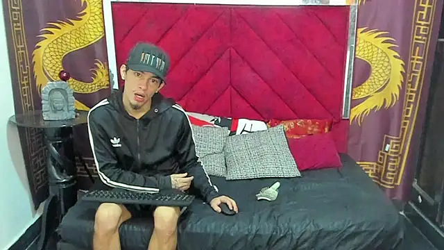 Pride couple online show from December 21, 2025, 12:18 am