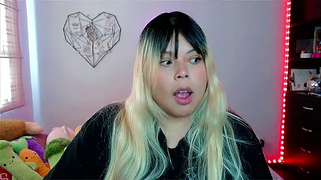 EllieMoonX online show from November 20, 2025, 7:35 pm