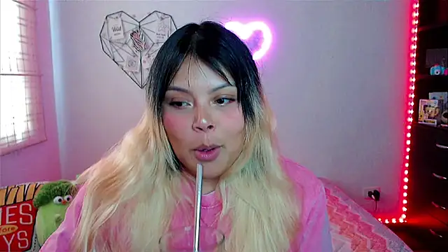 EllieMoonX online show from March 17, 2026, 9:40 pm