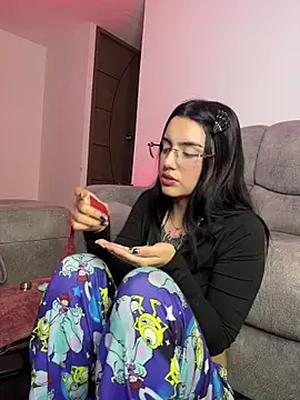 Lucy 699 online show from April 17, 2026, 5:21 am