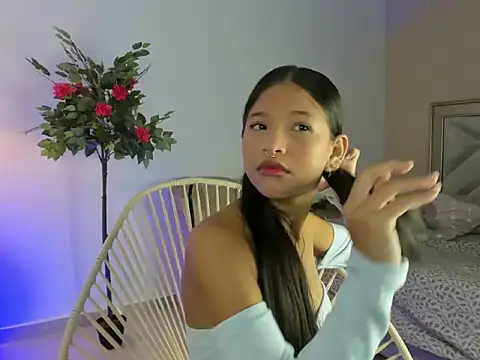 christine  khant online show from October 16, 2025, 3:40 am