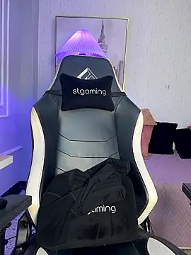 HoneyMollyX online show from October 25, 2025, 1:07 pm