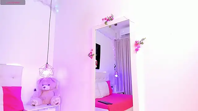 Nara Pink online show from December 15, 2025, 2:32 pm