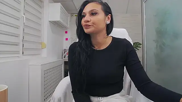 YaraXCox online show from November 7, 2025, 4:12 am