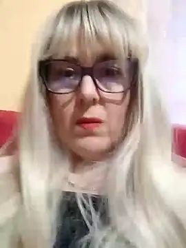 Amelialove42 online show from November 5, 2025, 2:17 pm