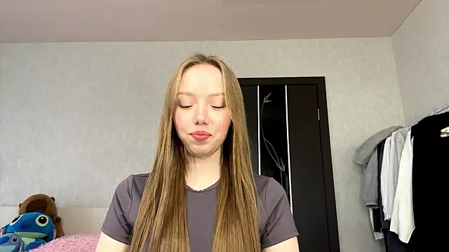 AntoniaMoravick online show from October 20, 2025, 9:21 am