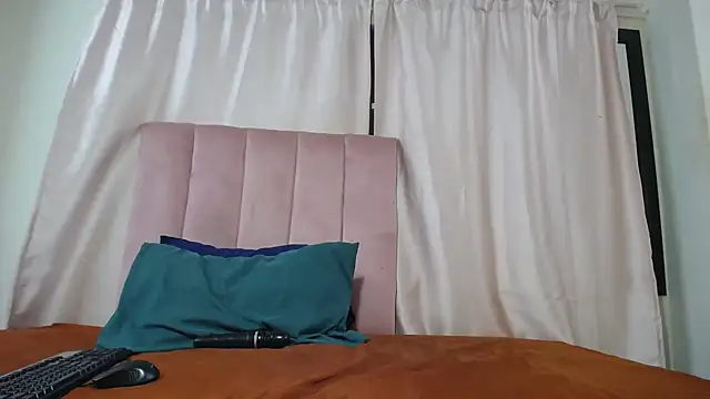 Kelly-001 online show from April 15, 2026, 7:58 pm