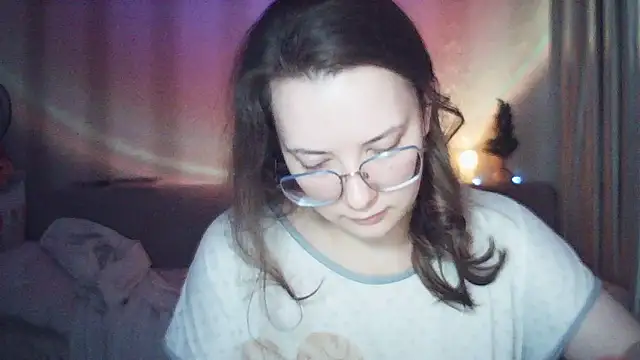 MoodieMira online show from December 18, 2025, 2:06 am