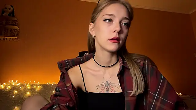 EvaPeace online show from October 12, 2025, 4:17 pm