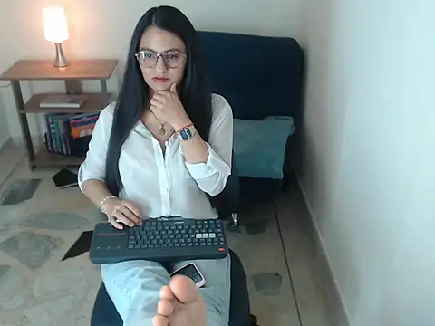 julieta rossi online show from December 18, 2025, 4:29 am