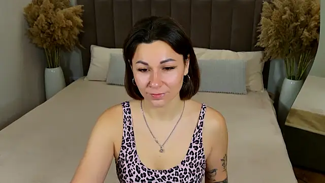 EdenSolis online show from November 28, 2025, 9:23 am