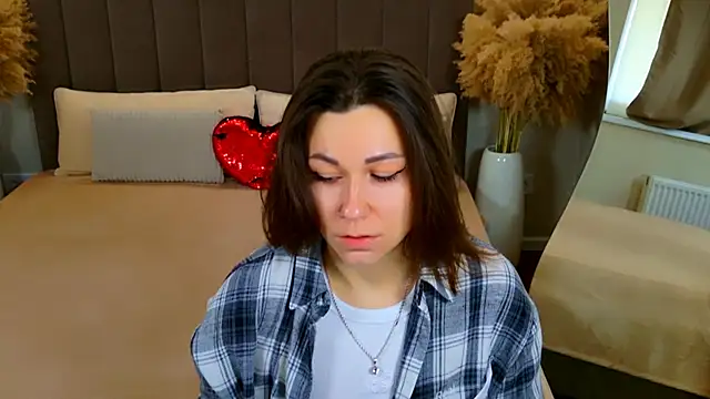 EdenSolis online show from April 11, 2026, 7:56 am