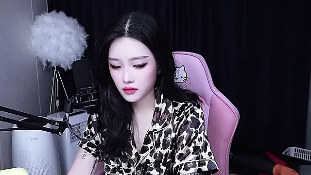 MISA 02 online show from October 19, 2025, 1:12 pm