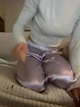 Snapshot of honeymalou chatting on October 14, 2025, 7:14 pm honeymalou online show from October 14, 2025, 7:14 pm