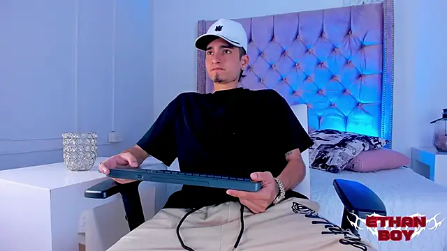 Ethan Boy  online show from November 28, 2025, 9:06 pm