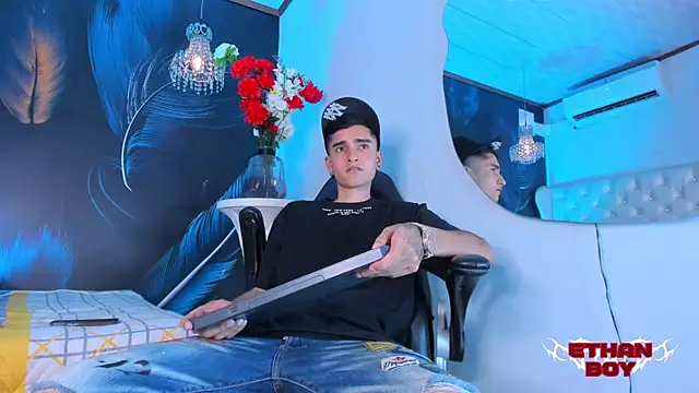 Snapshot of Ethan_Boy_ chatting on December 22, 2025, 7:11 pm Ethan Boy online show from December 22, 2025, 7:11 pm
