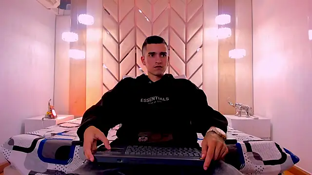 Snapshot of Ethan_Boy_ chatting on February 6, 2026, 8:01 pm Ethan Boy online show from February 6, 2026, 8:01 pm