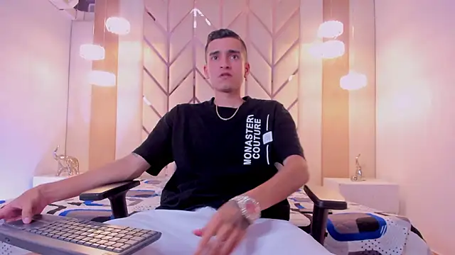 Snapshot of Ethan_Boy_ chatting on February 20, 2026, 8:09 pm Ethan Boy online show from February 20, 2026, 8:09 pm