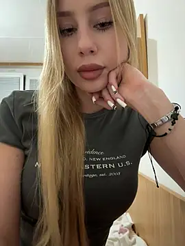 Snapshot of JudithCarly chatting on April 7, 2026, 9:37 pm JudithCarly online show from April 7, 2026, 9:37 pm
