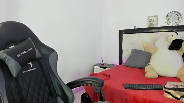 Barbieteeen online show from November 6, 2025, 5:19 am