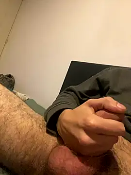 LittleGuyyy9 online show from October 14, 2025, 8:20 pm