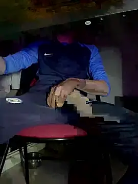 LittleGuyyy9 online show from October 15, 2025, 6:52 pm