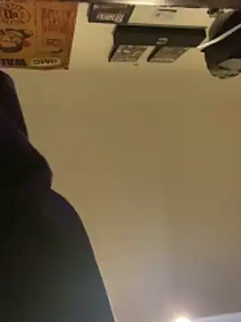 LittleGuyyy9 online show from December 2, 2025, 10:49 pm