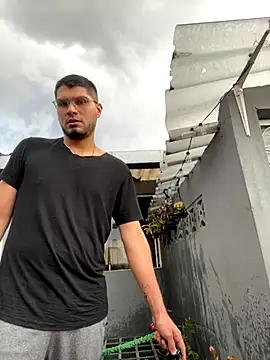 mirallesandbig online show from October 30, 2025, 9:37 pm