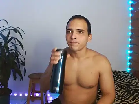 Maax3023 online show from October 25, 2025, 1:07 pm