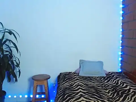 Maax3023 online show from October 30, 2025, 4:41 pm