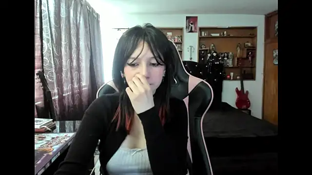 Snapshot of Maki_Zein_ chatting on October 30, 2025, 3:13 pm Maki Zein online show from October 30, 2025, 3:13 pm