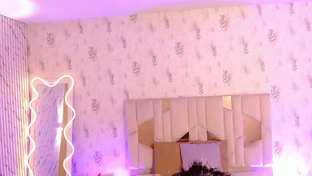 MARIANA TAY1 online show from October 31, 2025, 3:07 am