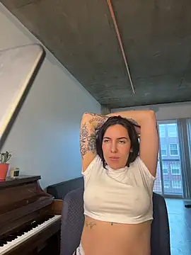 Lolathebaddie online show from March 3, 2026, 5:08 pm