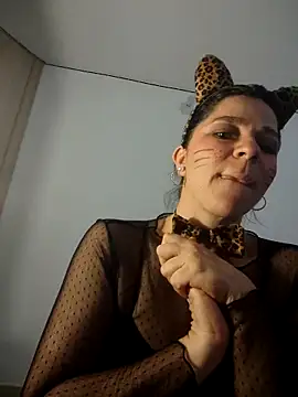 Snapshot of disneey2888 chatting on October 24, 2025, 7:43 pm disneey2888 online show from October 24, 2025, 7:43 pm