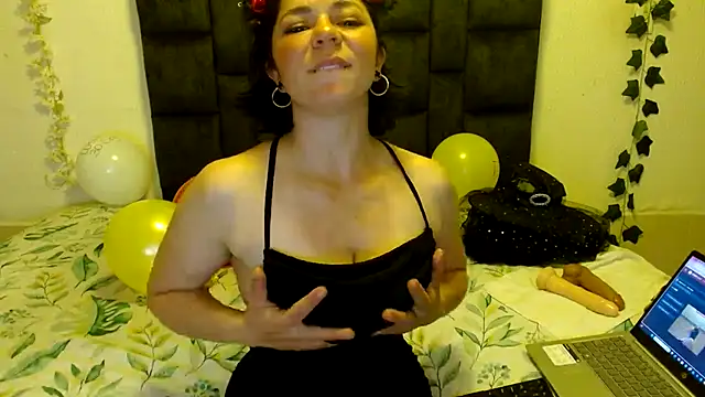 Snapshot of disneey2888 chatting on October 29, 2025, 3:36 pm disneey2888 online show from October 29, 2025, 3:36 pm