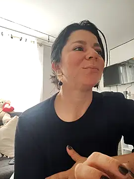 Snapshot of disneey2888 chatting on November 10, 2025, 4:17 pm disneey2888 online show from November 10, 2025, 4:17 pm