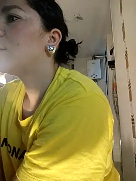 Snapshot of disneey2888 chatting on November 24, 2025, 12:16 pm disneey2888 online show from November 24, 2025, 12:16 pm