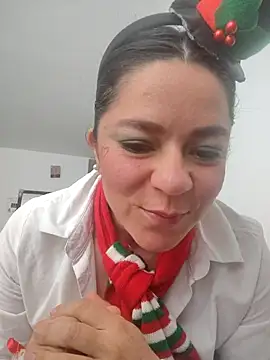 Snapshot of disneey2888 chatting on December 1, 2025, 4:34 pm disneey2888 online show from December 1, 2025, 4:34 pm