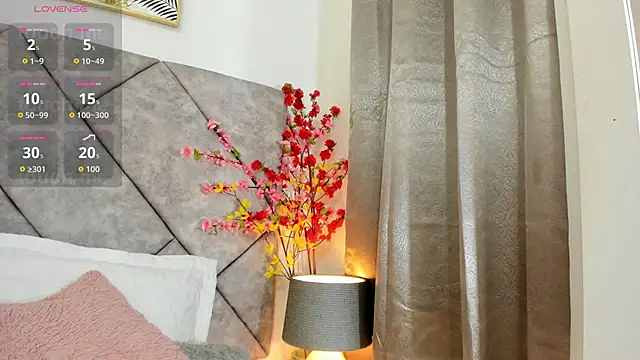  naylaa  online show from April 18, 2026, 3:10 am