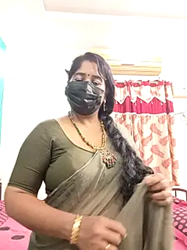 tamil-aunt online show from November 18, 2025, 5:17 pm
