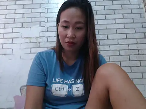 Snapshot of pretty_lusii chatting on February 1, 2026, 8:24 am pretty lusii online show from February 1, 2026, 8:24 am