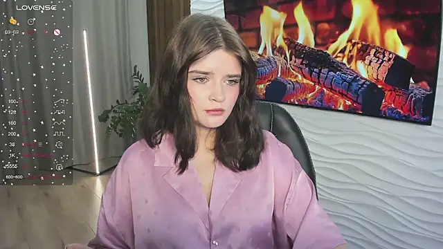 Mori Girll online show from November 30, 2025, 1:04 pm