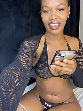 Lovee Lucia online show from December 3, 2025, 9:46 pm