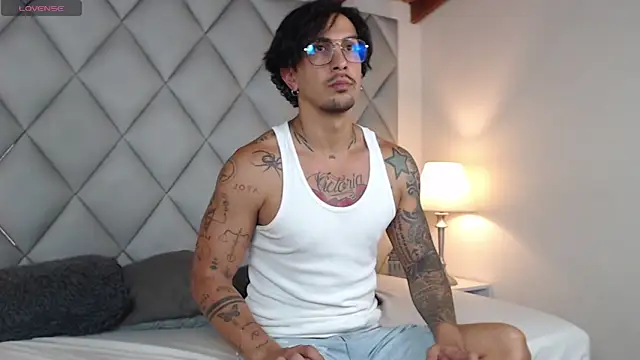 Liam Espinoza online show from October 21, 2025, 7:25 pm