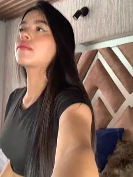 LunaMoore Pink online show from October 25, 2025, 12:56 pm