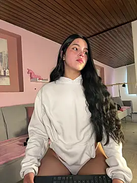 LunaMoore Pink online show from July 8, 2026, 11:58 am