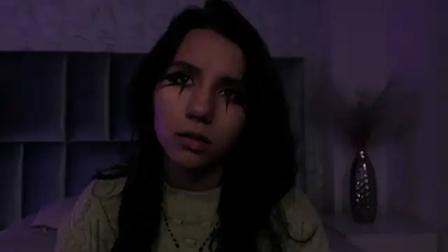 HollyPeach online show from March 31, 2026, 7:25 pm