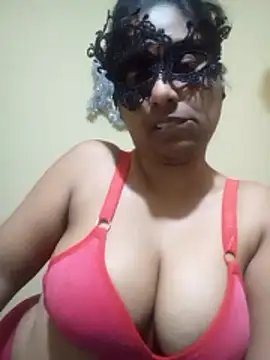 Expose Queen online show from January 10, 2026, 4:53 pm