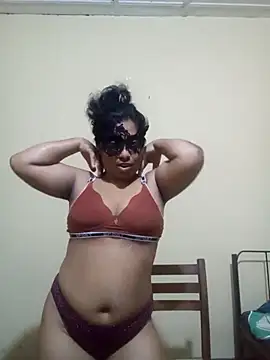 Expose Queen online show from March 24, 2026, 5:40 pm