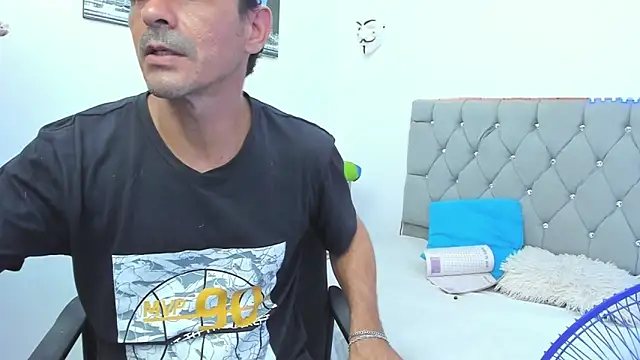 Sofi And Santy online show from November 23, 2025, 12:10 am